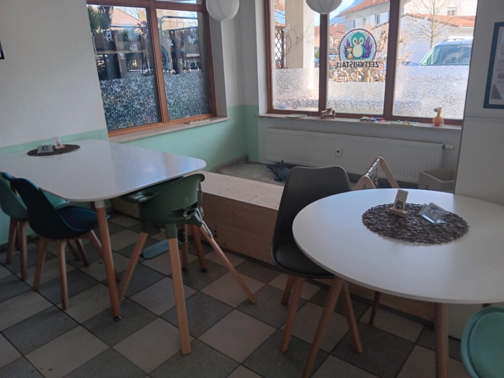 Cafe mit Spielecken-2