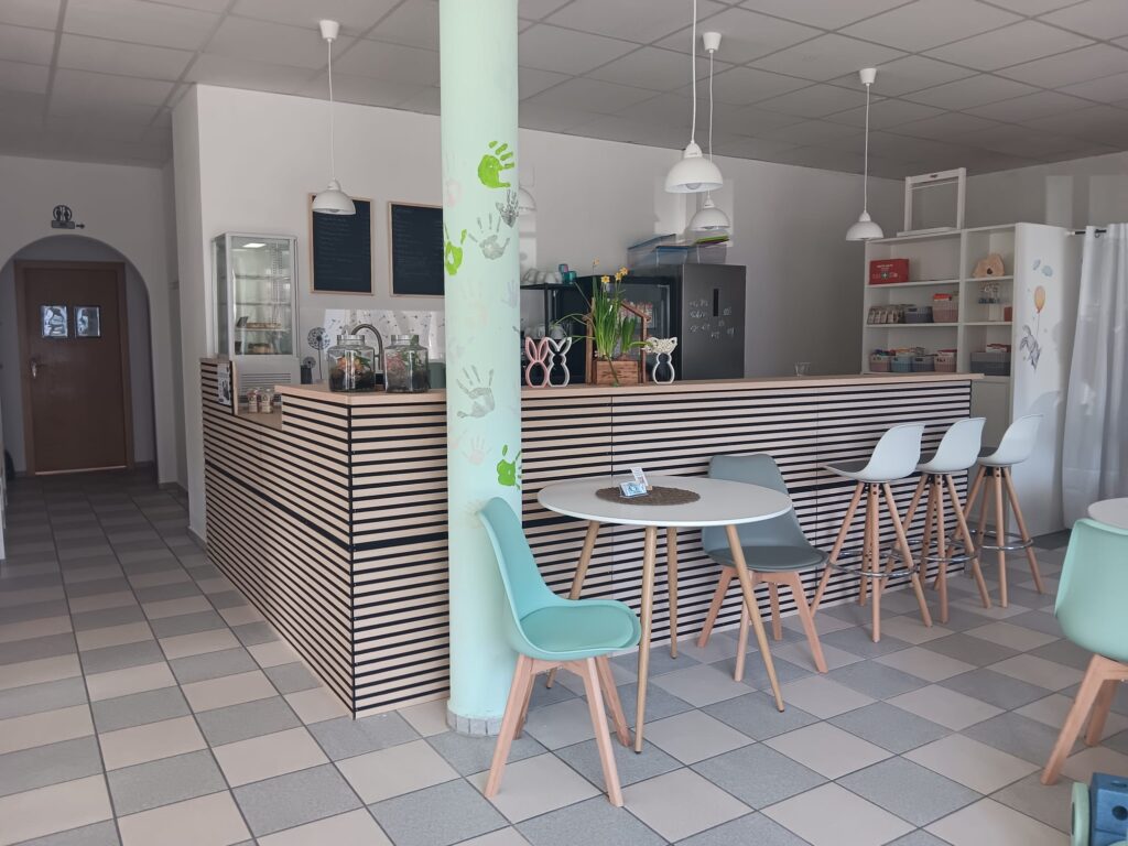 Cafe mit Spielecken-5